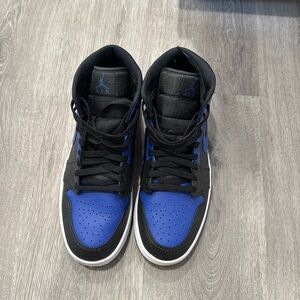 Jordan 1 blue/black barely worn